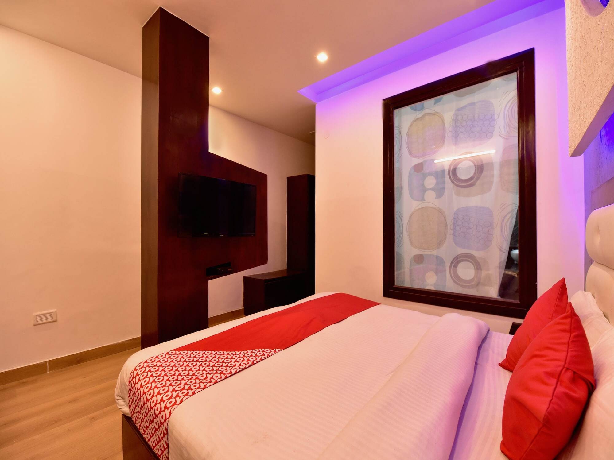 Oyo 22664 Whispering River Hotel